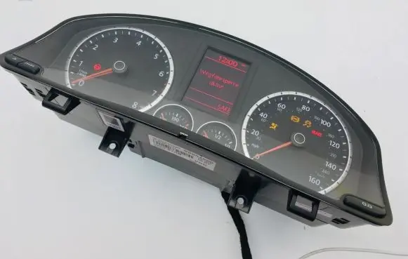 Volkswagen Tiguan Speedometer (instrument cluster) 5N0920970B