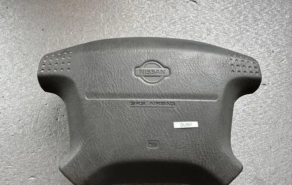 Steering wheel airbag