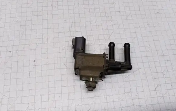 Nissan Primera Turbo solenoid valve K5T48474