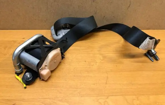 Subaru Impreza II Front seatbelt TKAB2ES115 C9252N
