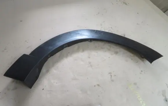 Fender trim (molding)