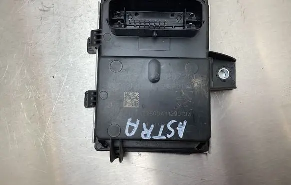 Opel Astra J Fuel injection pump control unit/module 20867260 5DE93421601AC GA7260DA11290193