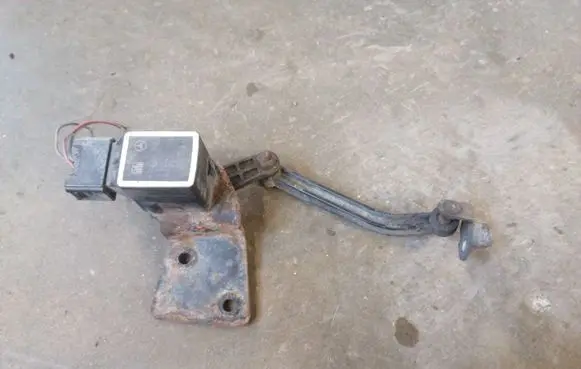 Mercedes-Benz ML W164 Headlight/headlamp level sensor A0105427717