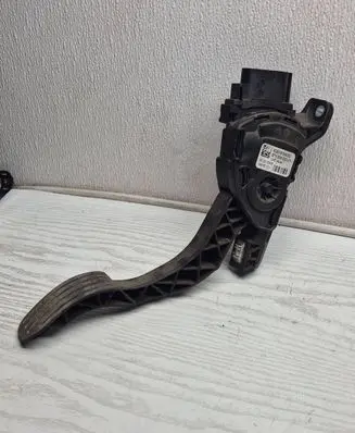 Volvo V70 Accelerator throttle pedal 6G929F836BD 6PV00922001