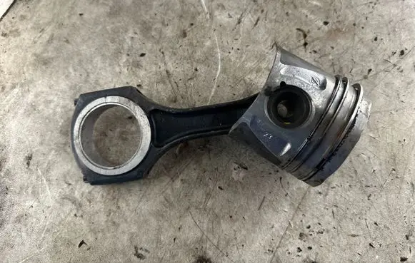 Mercedes-Benz C W204 Piston with connecting rod 65100