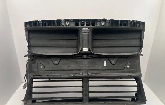 BMW X1 F48 F49 Intercooler air guide/duct channel 7411058