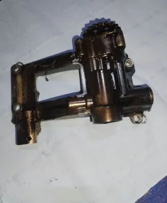 BMW 5 E60 E61 Oil pump 7792945