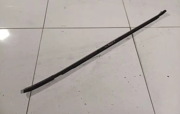 Honda FR-V Front door glass trim molding 