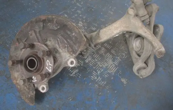 Front wheel hub spindle knuckle