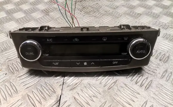 Toyota Avensis T270 Climate control unit 5590005470