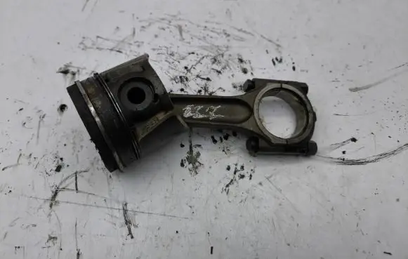 Volvo V50 Piston with connecting rod