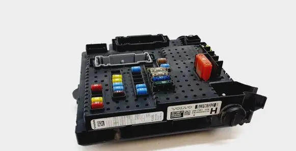 Volvo XC90 Fuse module 30728512