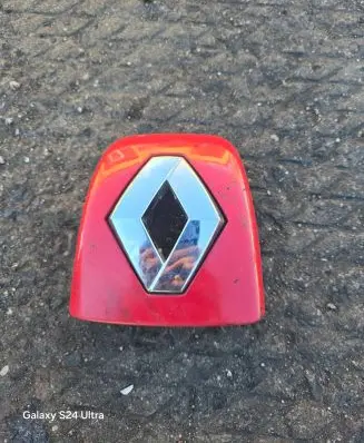 Renault Clio III Manufacturer badge logo/emblem 8200557251
