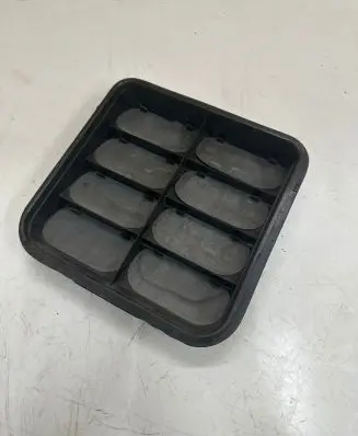 Quarter panel pressure vent