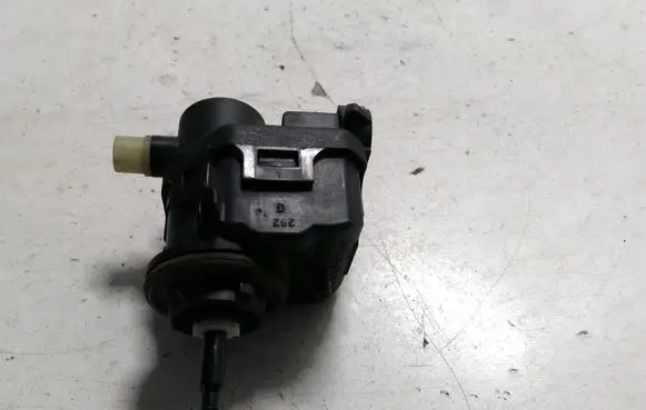Headlight level adjustment motor