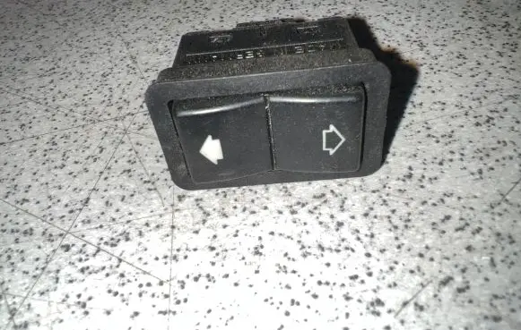BMW 5 E39 Electric window control switch 8368974