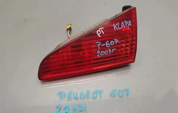 Peugeot 607 Tailgate rear/tail lights