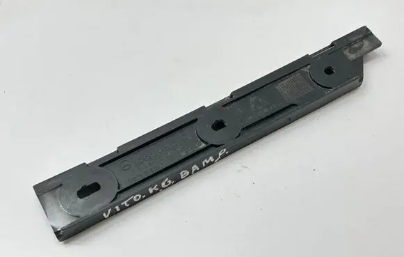 Rear bumper mounting bracket