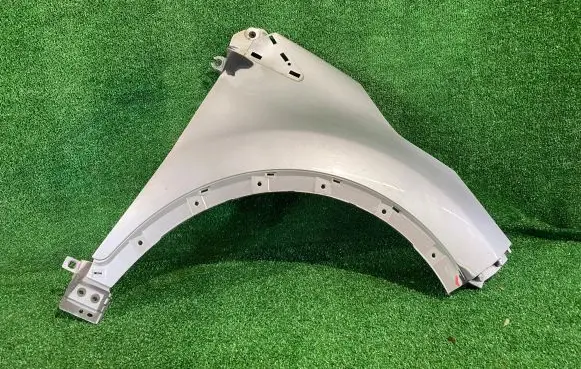 Renault Captur Fender 631002106R