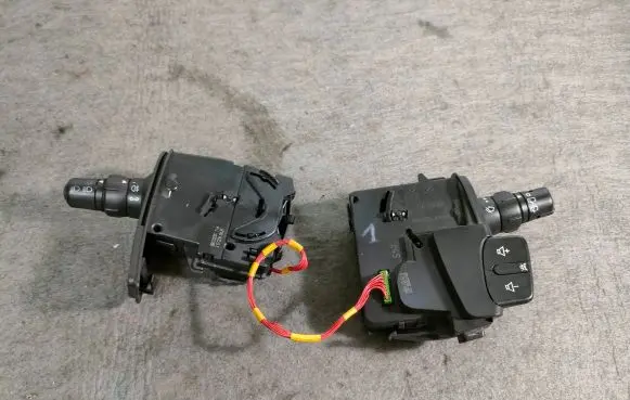 Renault Kangoo II Indicator stalk 3072060625 88102001116