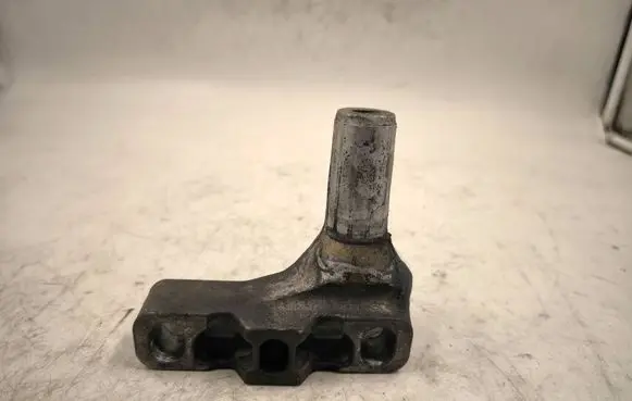 Volkswagen Golf V Engine mounting bracket HM345M10