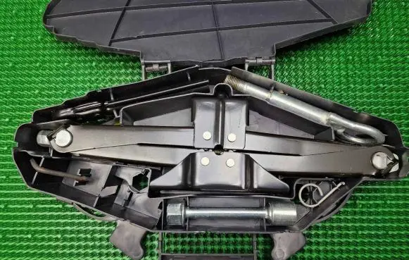 Nissan Primastar Lift Jack 