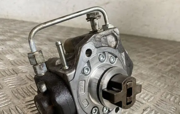 Toyota RAV 4 (XA30) Fuel injection high pressure pump 221000R050 HU2940001020