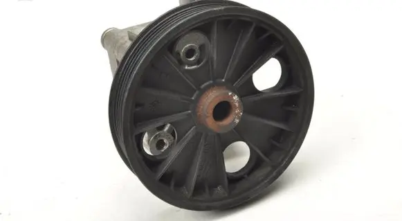 Volvo V70 Power steering pump 30741790