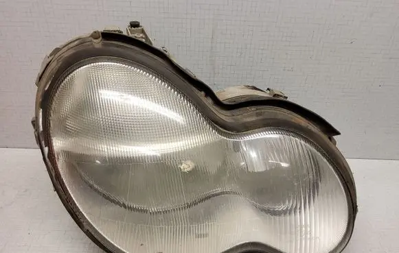 Mercedes-Benz C AMG W203 Headlight/headlamp 1305235664 A2038200261