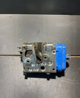 Audi A4 S4 B5 8D Rear door lock 4a0839016h