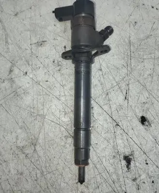 Volvo S60 Fuel injector 8658351