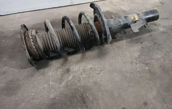 Volvo V60 Front shock absorber with coil spring G8421