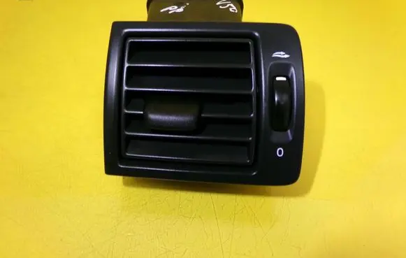 Volvo V50 Dashboard side air vent grill/cover trim Y01103