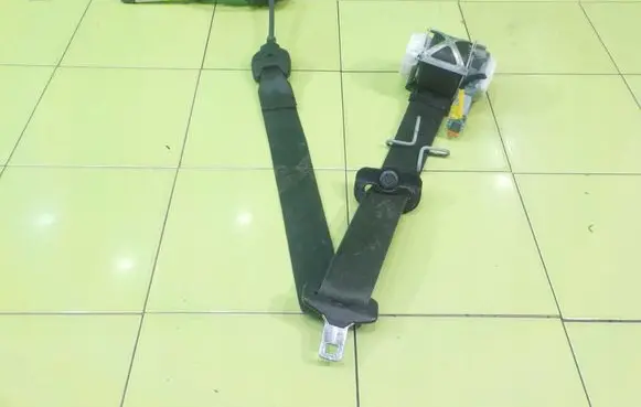 Alfa Romeo Giulietta Front seatbelt NAPINACZEM 17AB119
