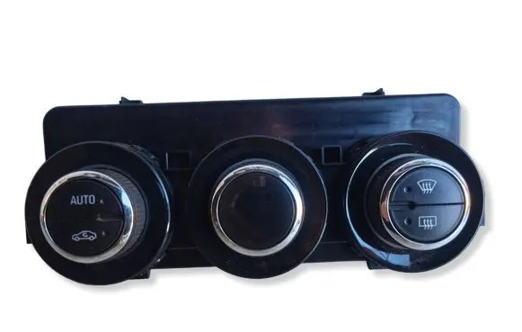 Opel Corsa E Climate control unit 13468064 33994359 1700271001