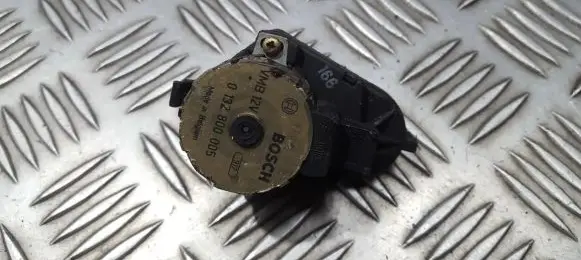BMW 7 E32 Air flap motor/actuator 0132800005