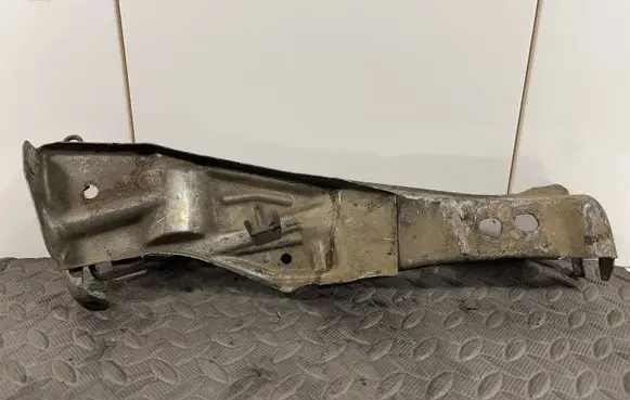 Audi A6 S6 C4 4A Radiator mount bracket 4A0805807