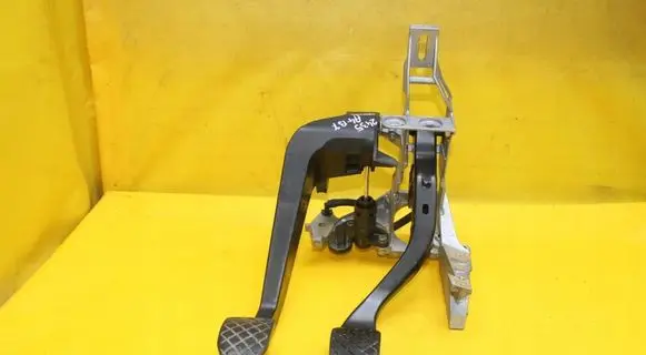 Clutch slave cylinder