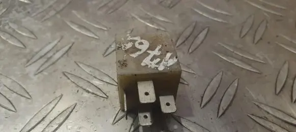 Volkswagen PASSAT B5 Other relay 443919578c