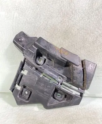 Volvo C30 Fender mounting bracket 31214884