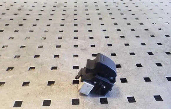 Toyota RAV 4 (XA20) Electric window control switch