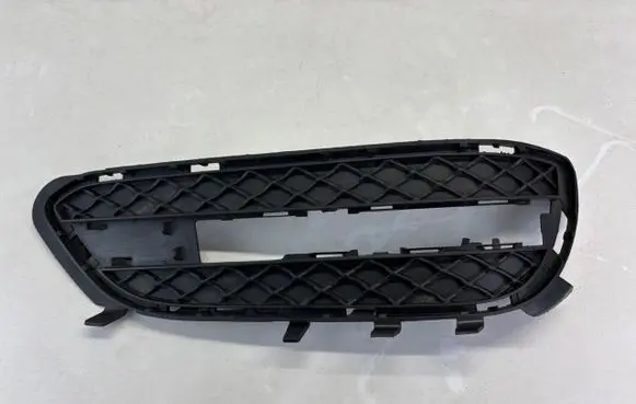 Mercedes-Benz E W212 Front bumper lower grill A2128851823 K3386