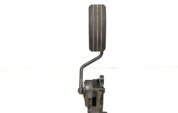 Accelerator throttle pedal