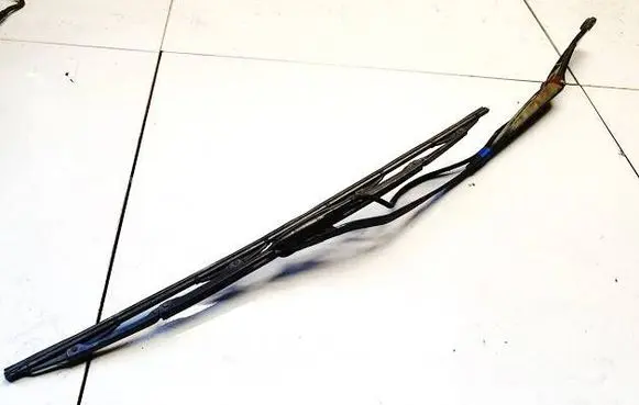 Front wiper blade arm