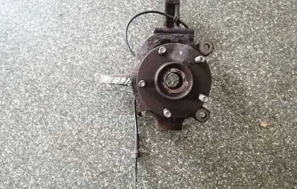 Nissan X-Trail T31 Front wheel hub