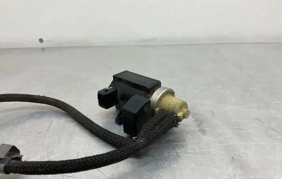 BMW 5 E60 E61 Turbo solenoid valve 7595374