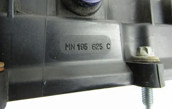 Mitsubishi Colt CZ3 Rocker cam cover MN195625C