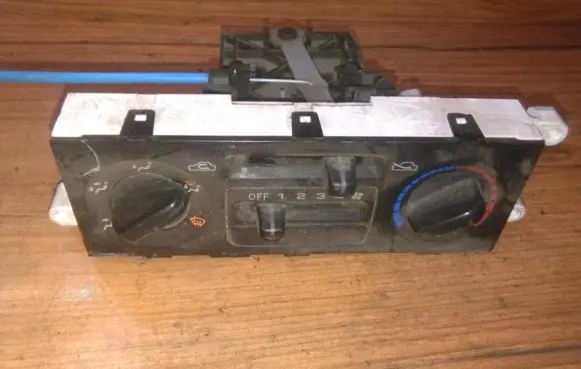 Subaru Impreza I Climate control unit