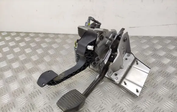 Citroen C3 Picasso Pedal assembly 9683037180