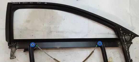 Audi A3 S3 8P Front door window/glass frame 